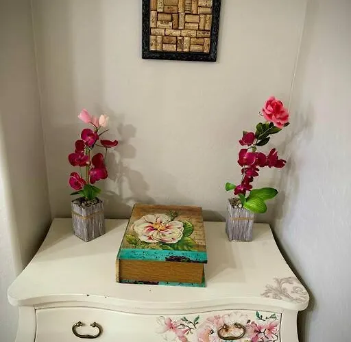 Vintage Vibes - Floral Retreat In Villa *