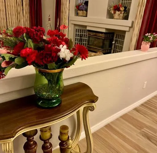 Villa Vintage Vibes - Floral Retreat In