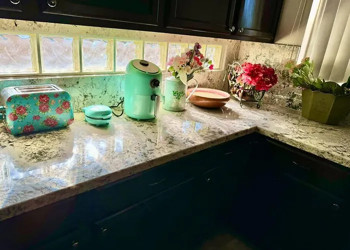 Vintage Vibes - Floral Retreat In *