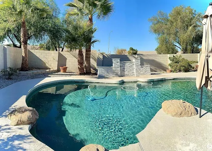 Vintage Vibes - Floral Retreat In Chandler