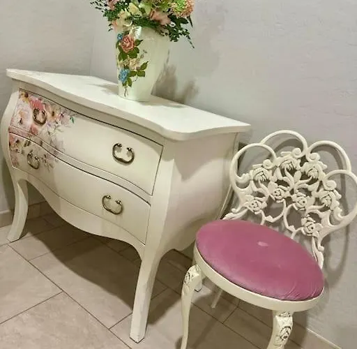 Vintage Vibes - Floral Retreat In Villa Chandler