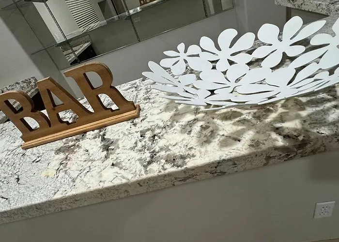 Vintage Vibes - Floral Retreat In * Chandler