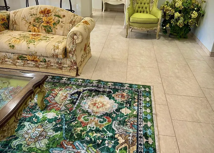 Vintage Vibes - Floral Retreat In * Chandler
