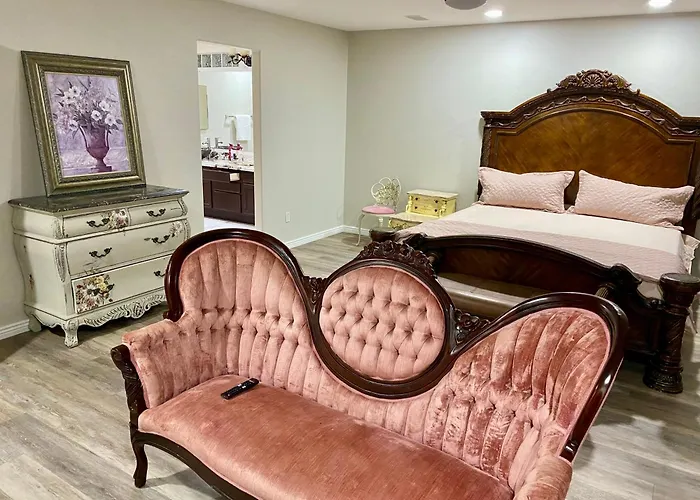 Villa Vintage Vibes - Floral Retreat In Chandler