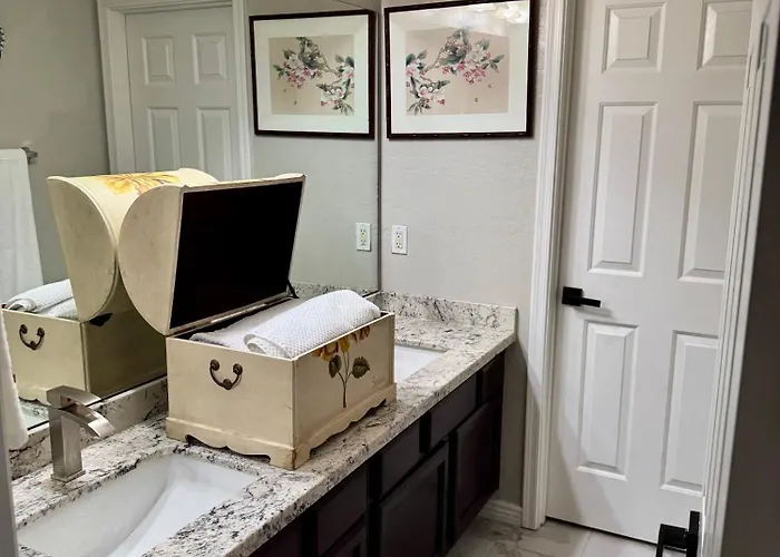 Villa Vintage Vibes - Floral Retreat In Chandler